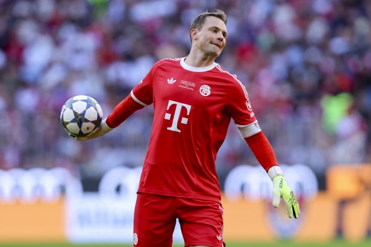 Neuer phá kỷ lục Matthäus, thành 'lão tướng' Bayern tại Cúp C1! 
